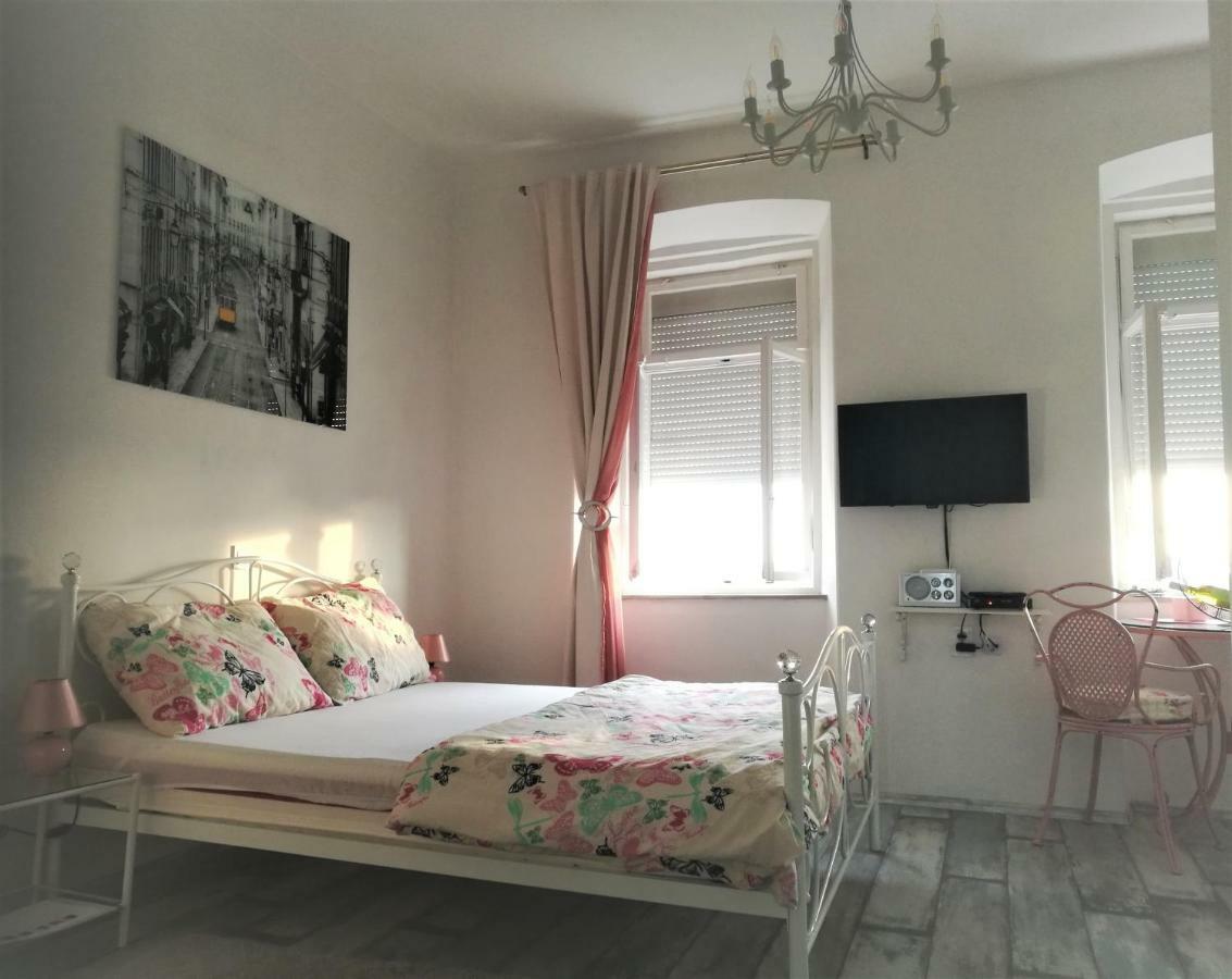 Main Square Apartments Pula Extérieur photo
