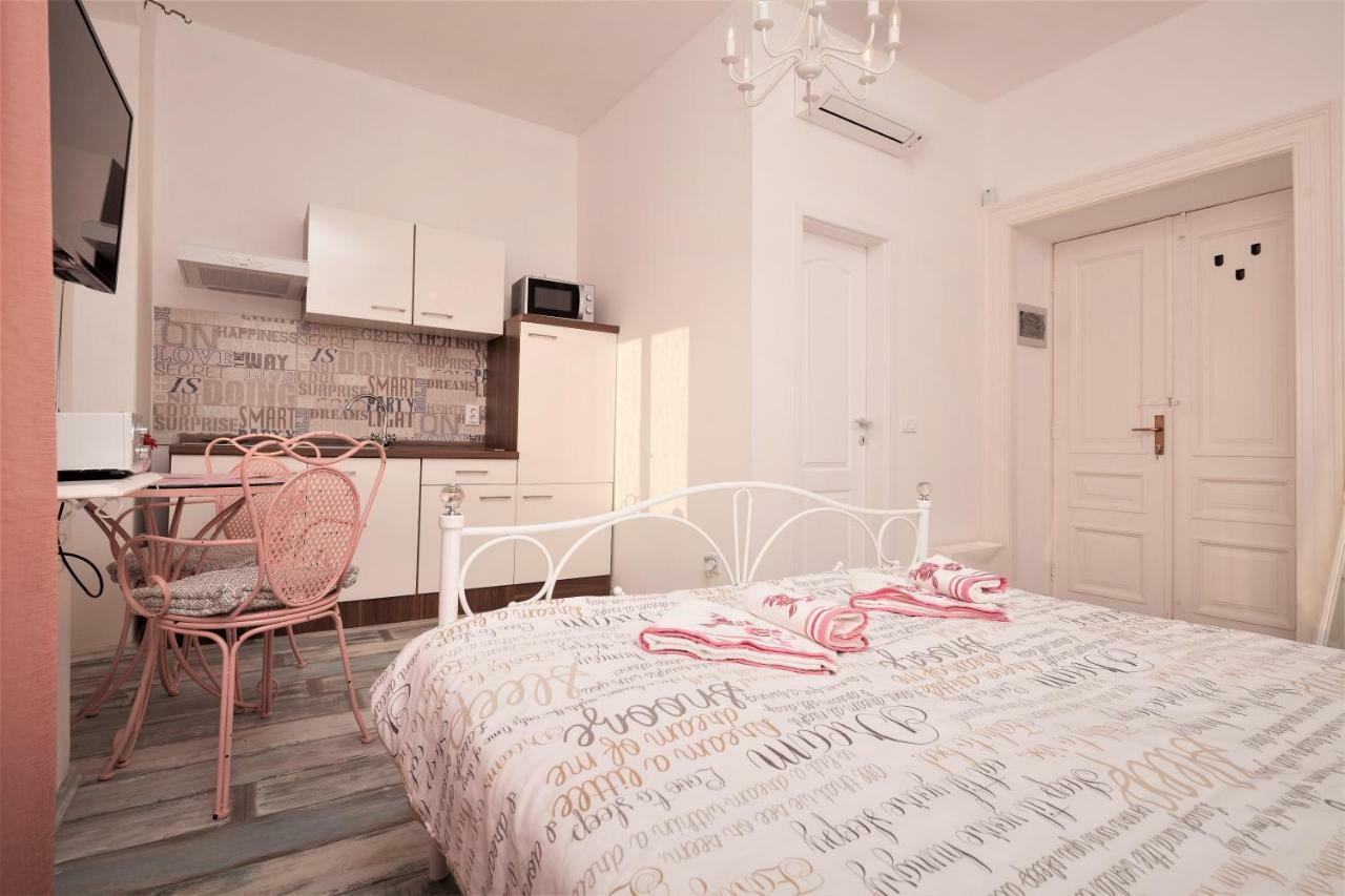 Main Square Apartments Pula Extérieur photo